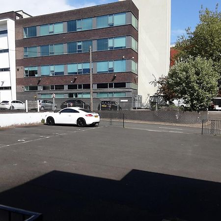 Quiet 2 Bedroom Flat In Darlington With Free Parking, Wi-Fi And More Экстерьер фото