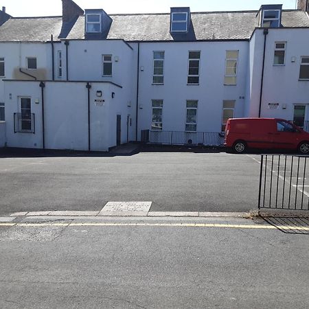 Quiet 2 Bedroom Flat In Darlington With Free Parking, Wi-Fi And More Экстерьер фото