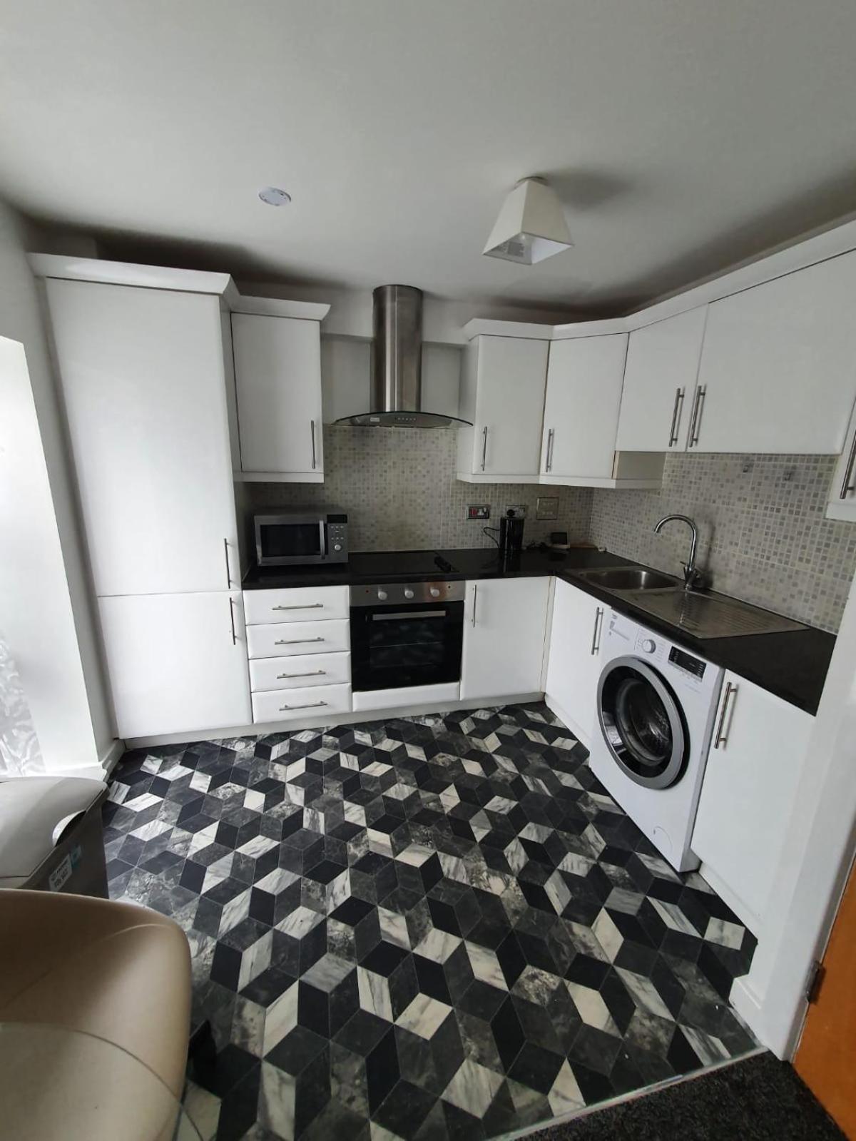 Quiet 2 Bedroom Flat In Darlington With Free Parking, Wi-Fi And More Экстерьер фото
